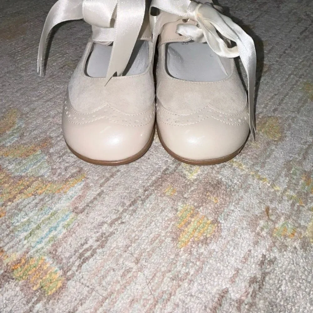 Landos Spanish Mary Jane ribbon closure sz 28